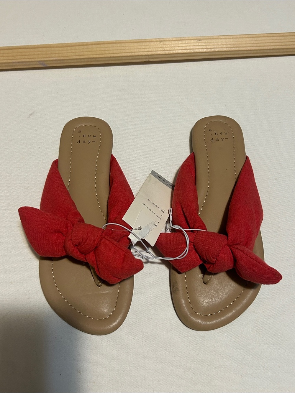Red Knot-Top Women's Sandals